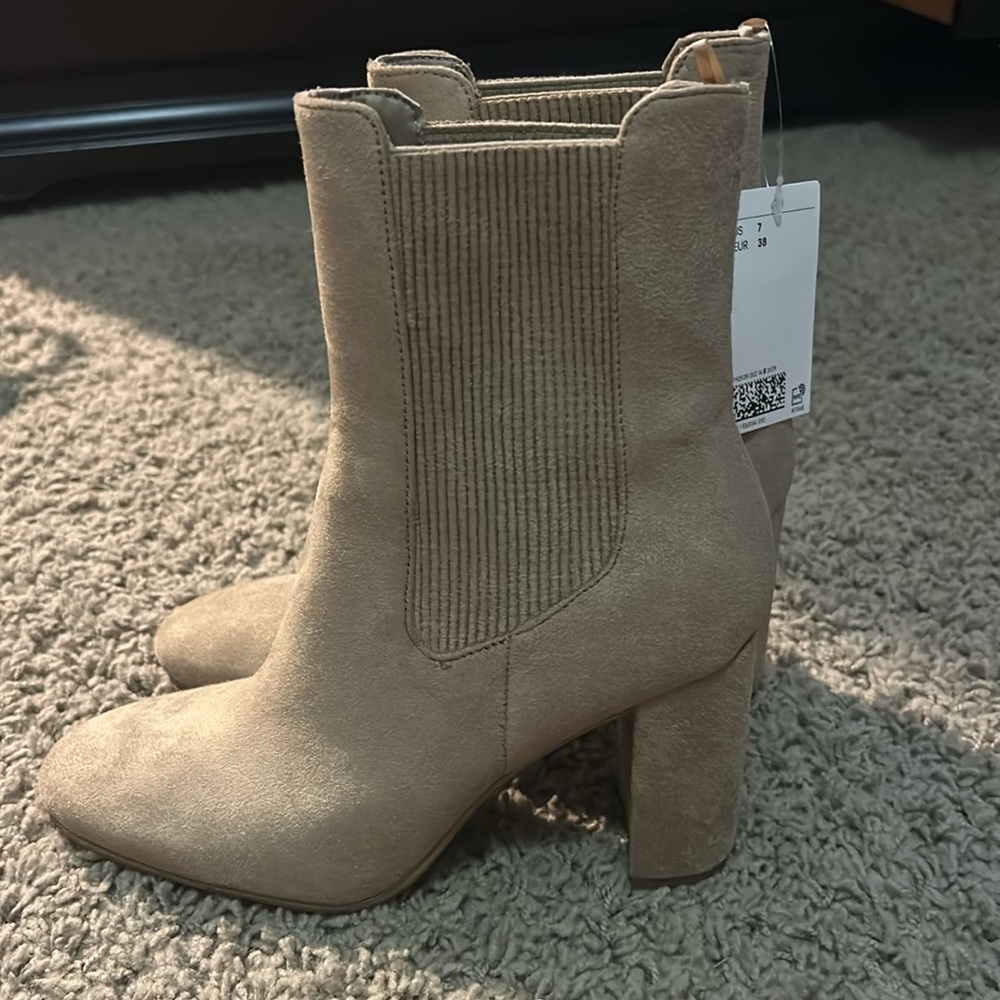 H&M size 7. Booties